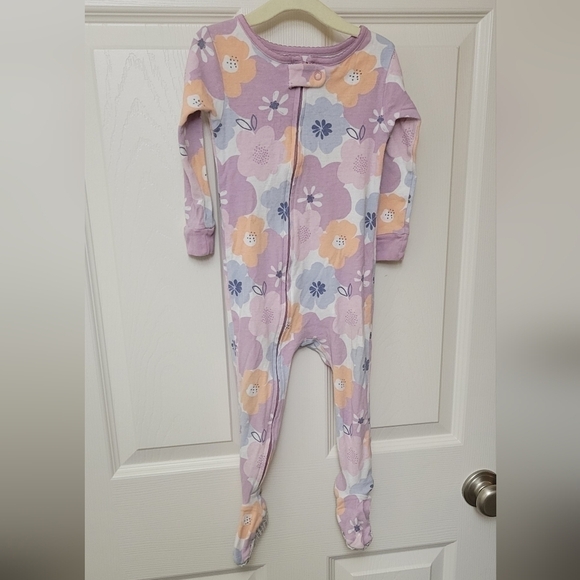 2 piece 18-24 pajamas‎ - Picture 1 of 6